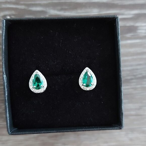 0.68 Carat Emerald Sterling Silver Pear Cut Stud Earrings - Picture 9 of 12